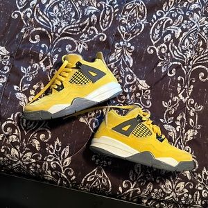 Kids 11T 11C thunder jordan 4s